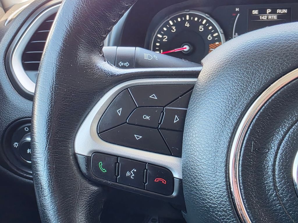 Used 2020 White Jeep Latitude image 34