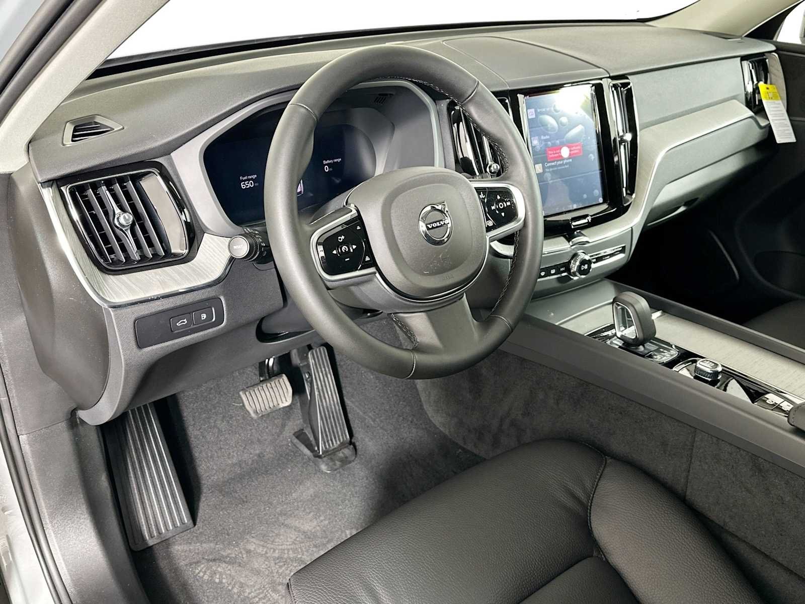 2025 Volvo XC60 Plus - Photo 9