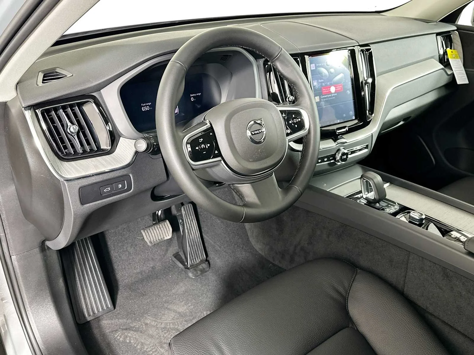 Certified Used 2025 Vapour Grey Volvo Plus image 9