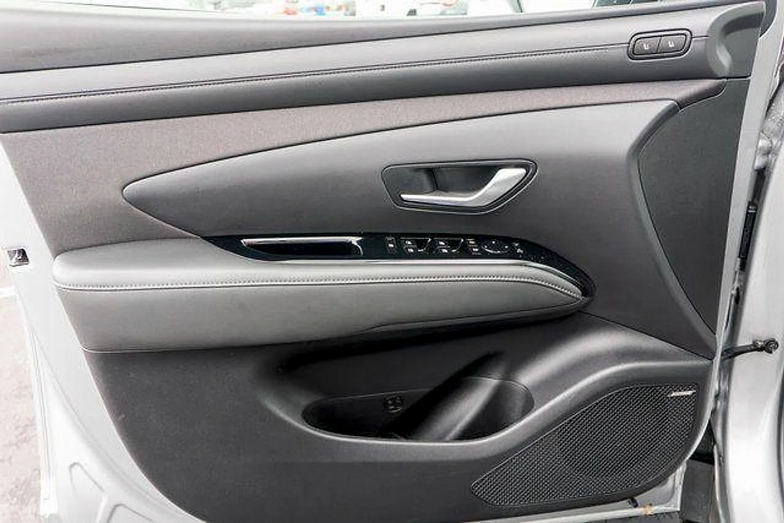 Used 2025 Shimmering Silver Hyundai Limited image 17