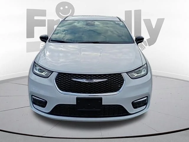 New 2026 Bright White Clear-Coat Exterior Paint Chrysler Select image 2