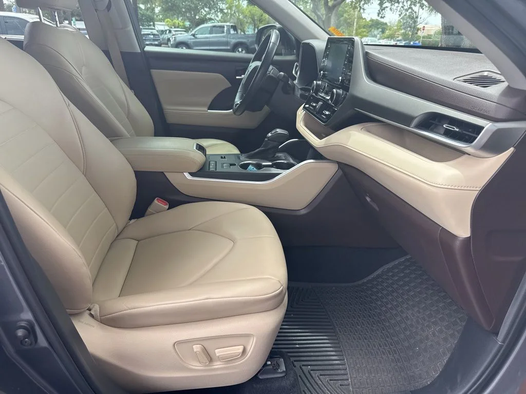Used 2020 Magnetic Gray Metallic Toyota XLE image 37