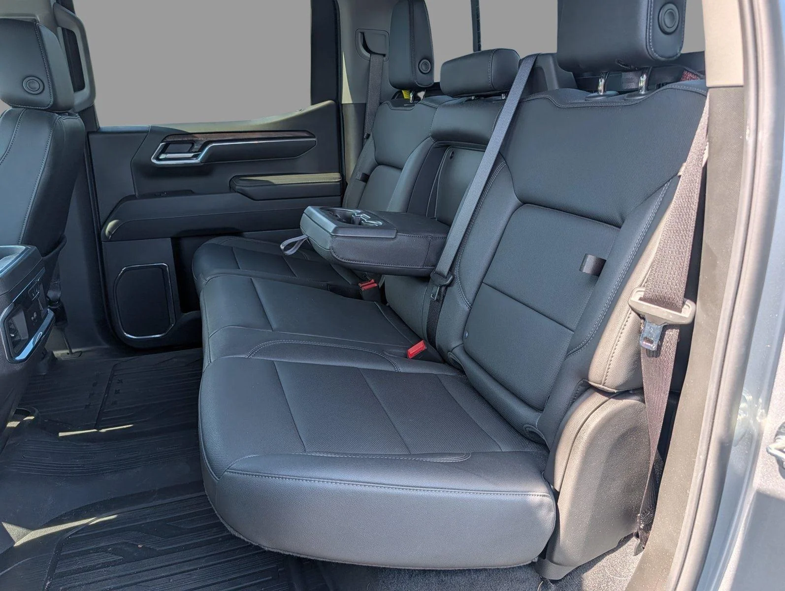 Used 2025 Sterling Metallic GMC SLT image 32