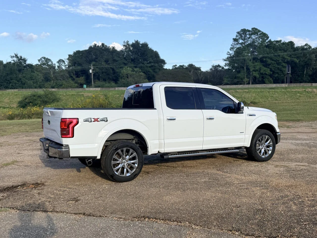 Used 2016 White Ford Lariat 4x4 4dr SuperCrew 5.5 ft. SB image 5