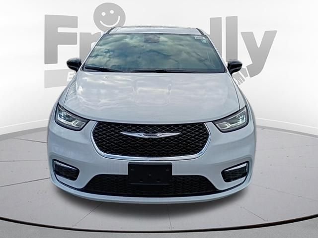 New 2026 Bright White Clear-Coat Exterior Paint Chrysler Select image 2