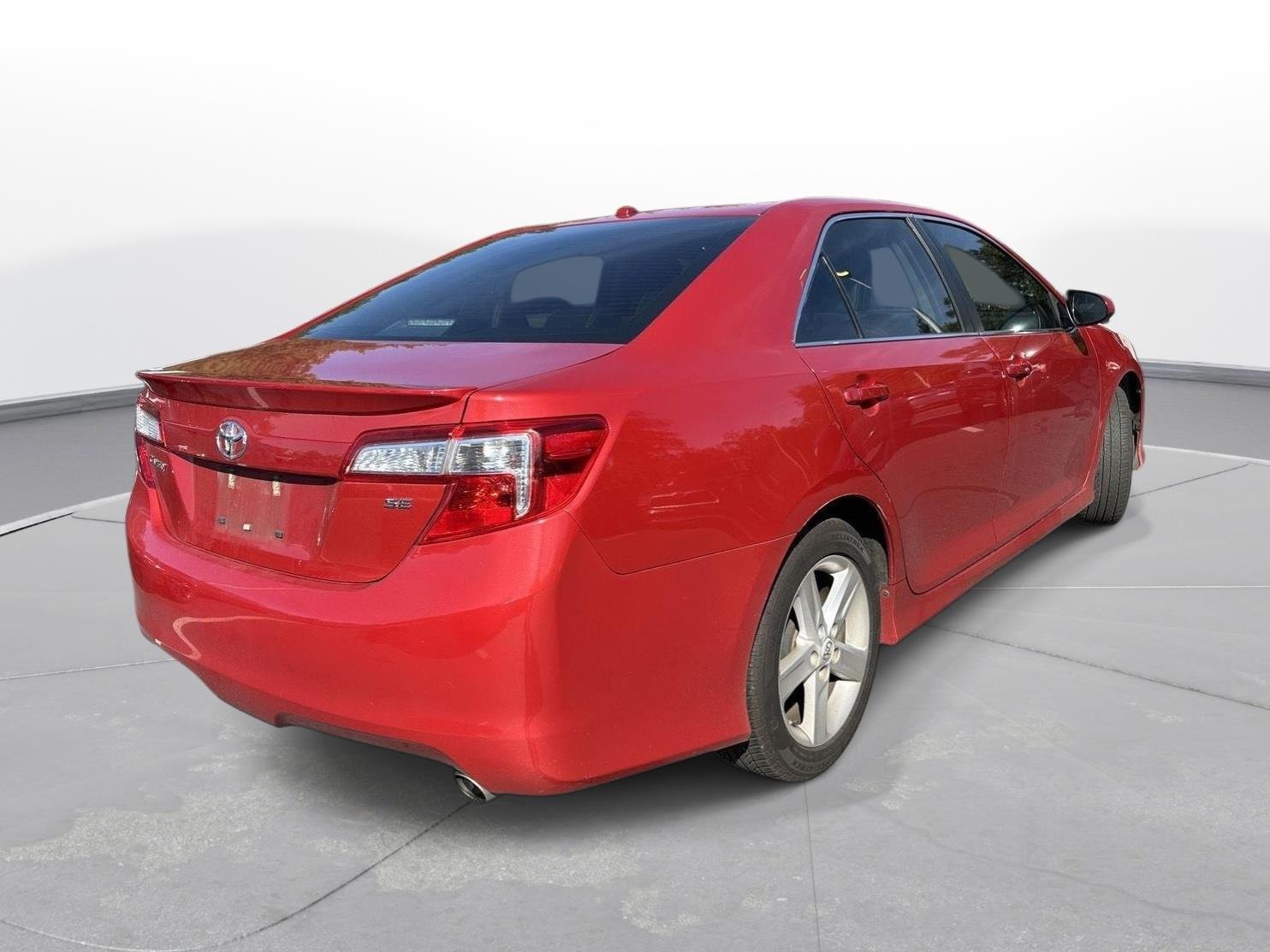 Used 2013 Barcelona Red Metallic Toyota SE image 6