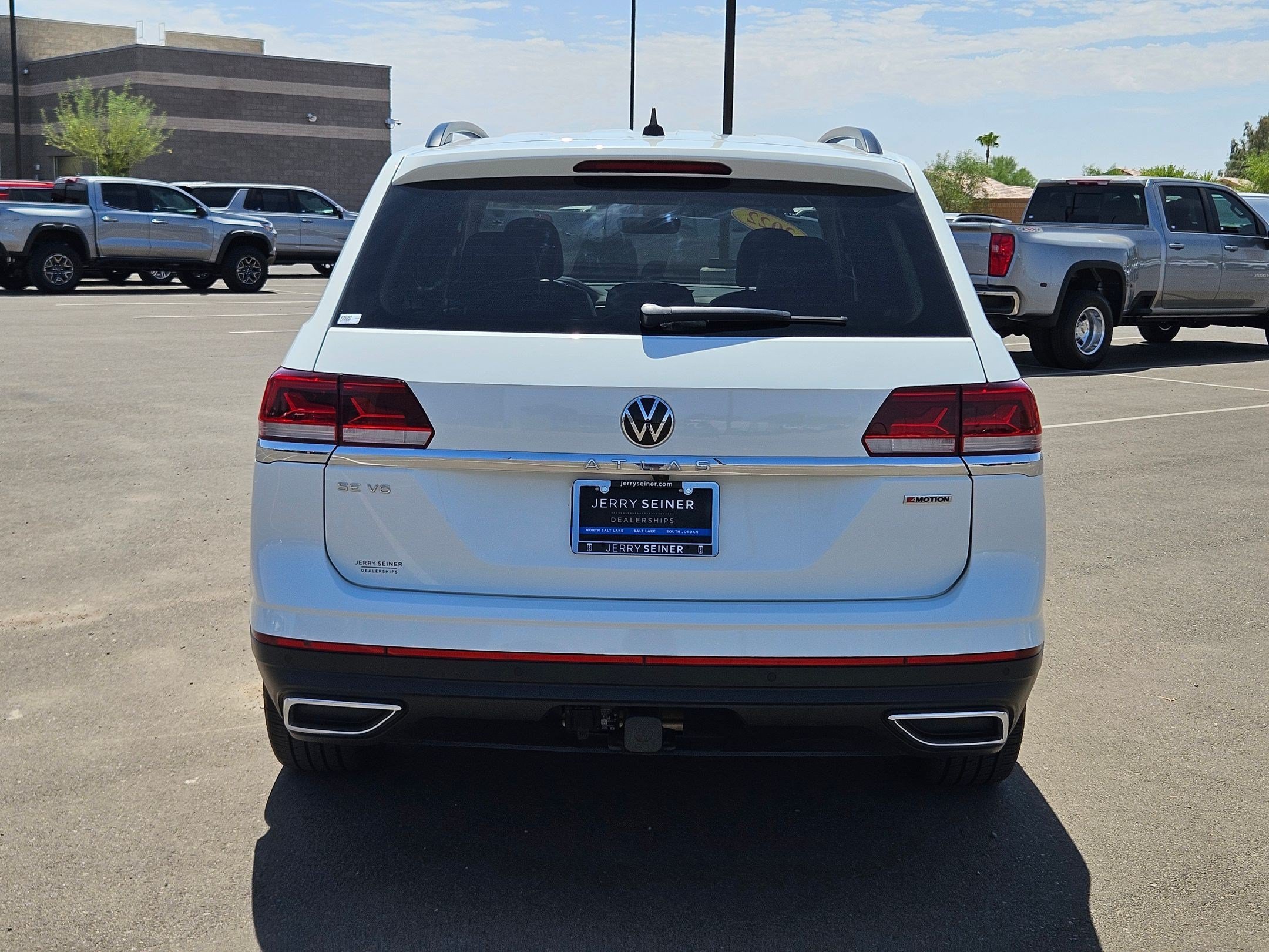 Used 2022 White Volkswagen 3.6L V6 SE w/Technology image 4