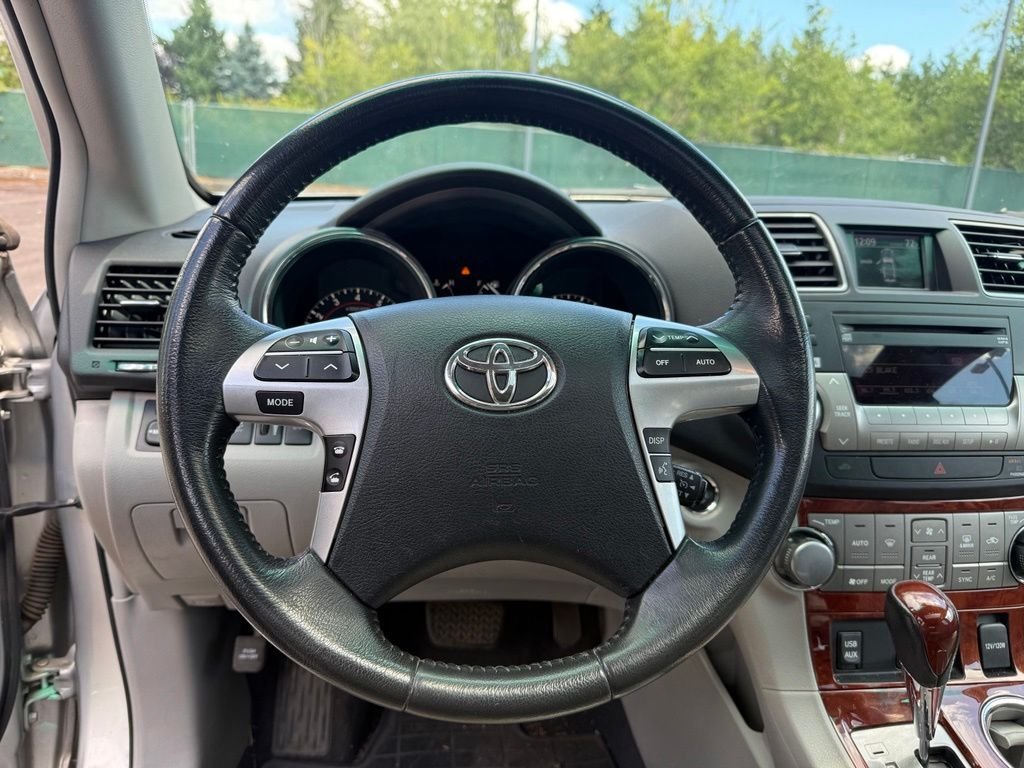 Used 2012 Classic Silver Metallic Toyota Limited image 10