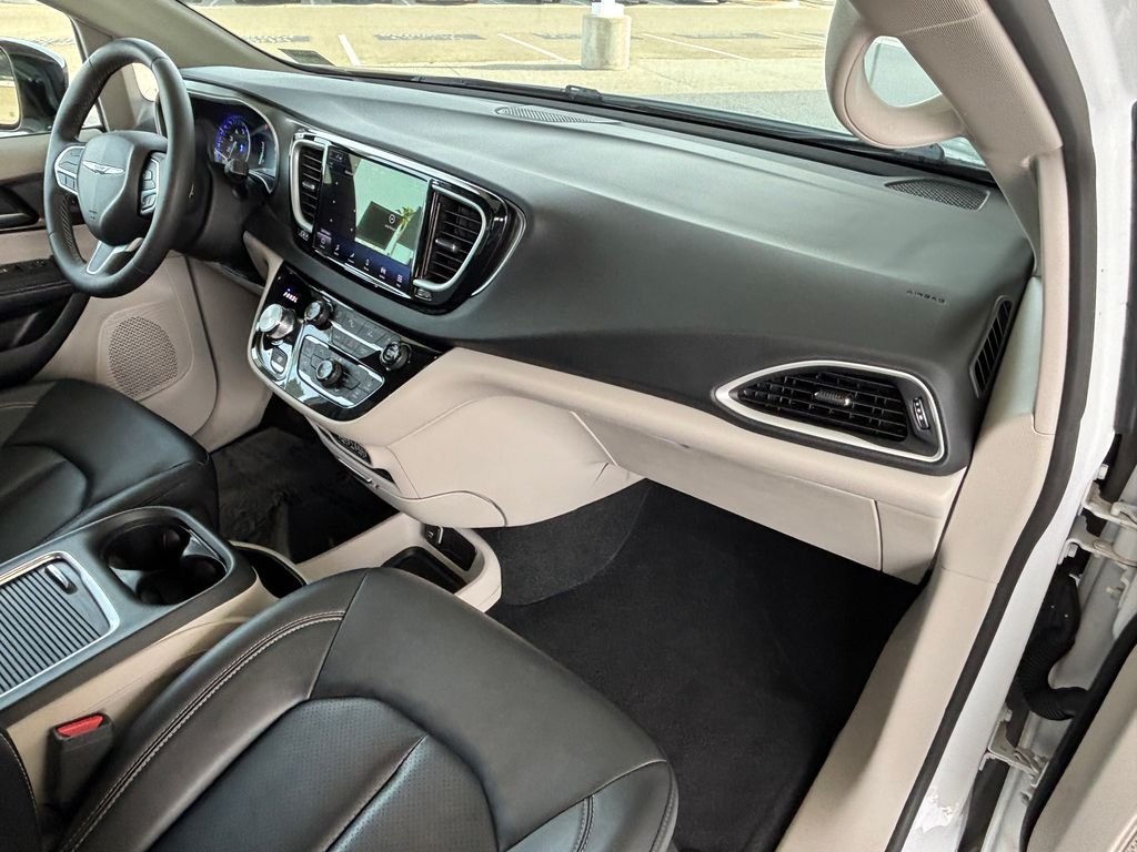2024 Chrysler Pacifica Touring L - Photo 18