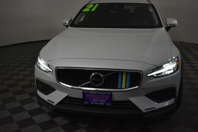 Used 2021 White Volvo T5 image 3