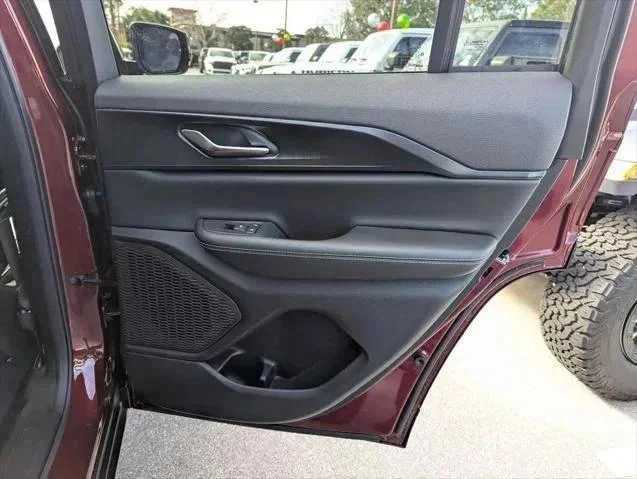 2025 Jeep Grand Cherokee Altitude - Photo 32
