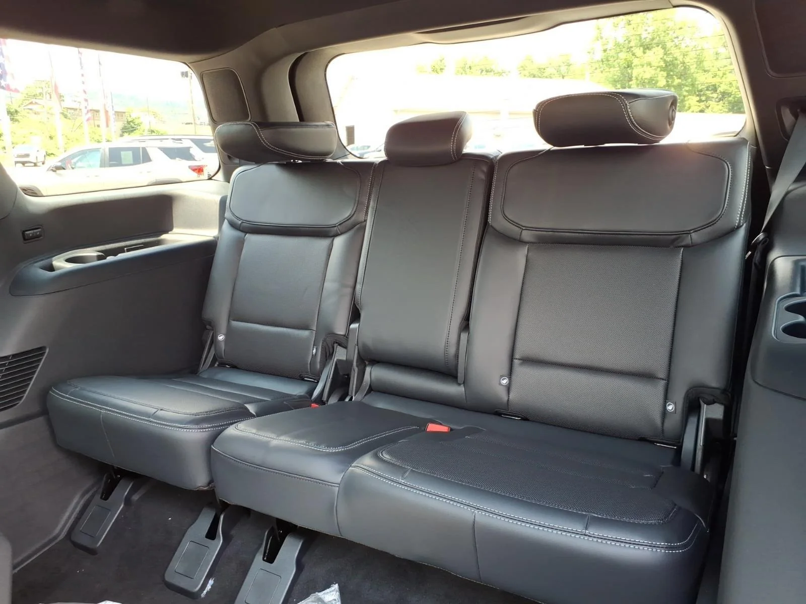 New 2027 Marsh Gray FORD Platinum image 7