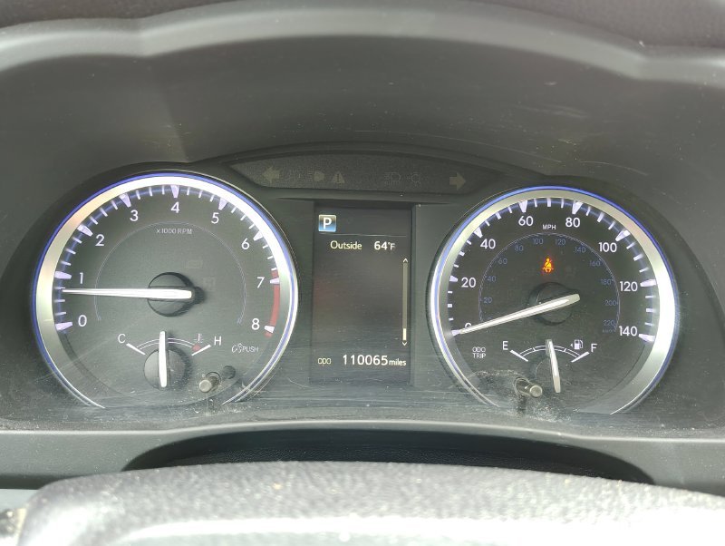 Used 2018 Silver Toyota XLE image 14