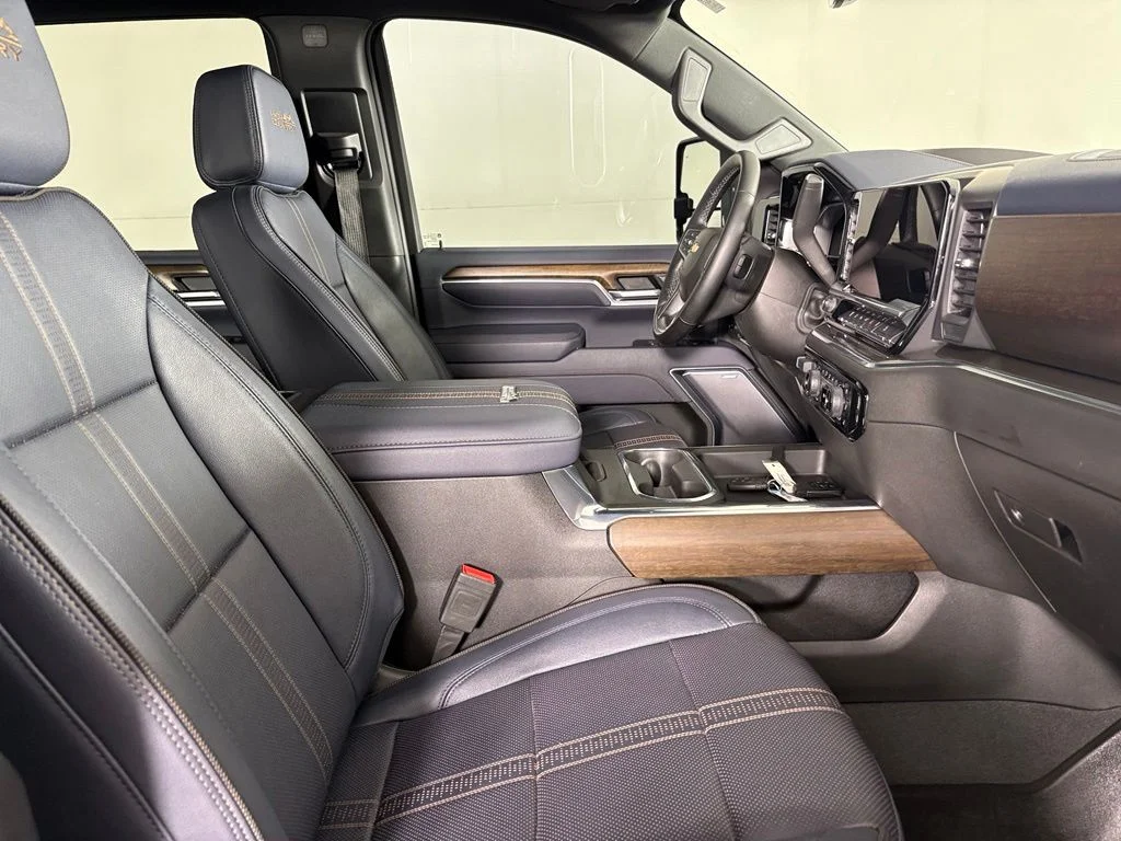 Used 2025 Gray Chevrolet High Country image 17