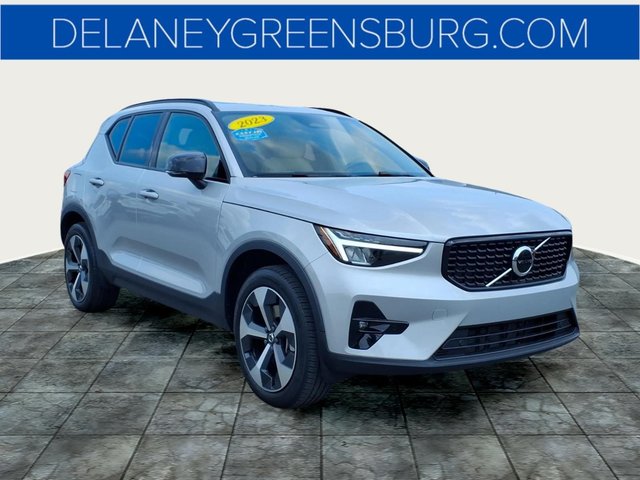 2023 Volvo XC40 B5 Plus Dark Theme