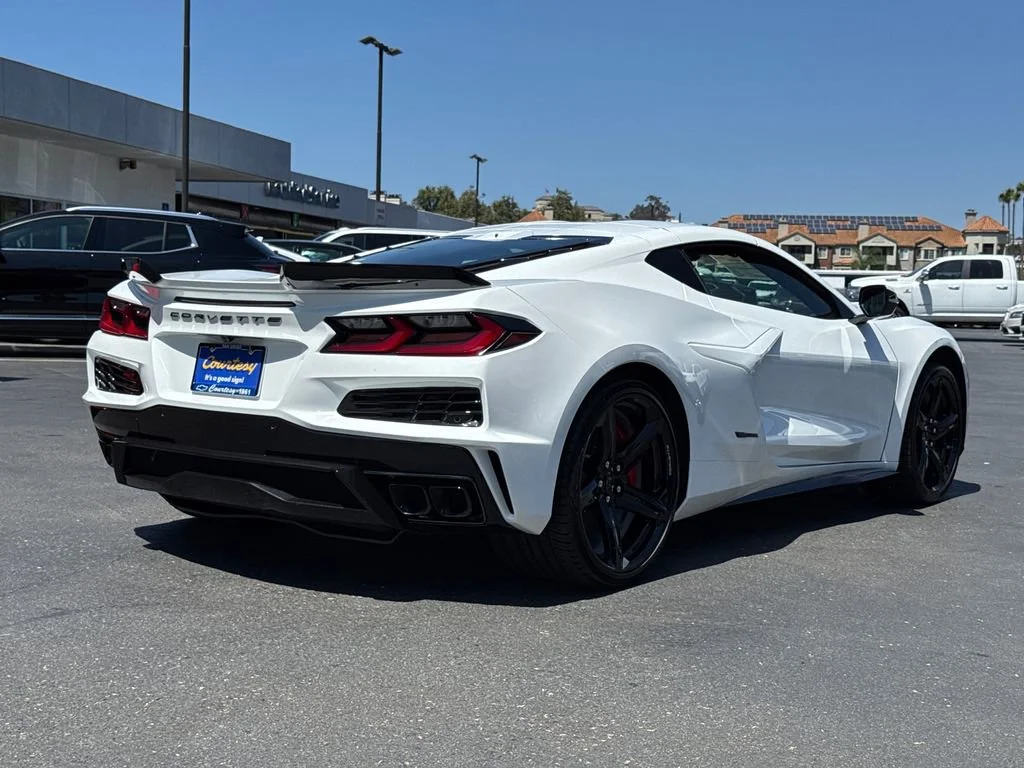 2025 Chevrolet Corvette 2LZ - Photo 10