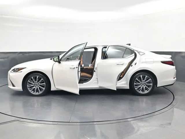 Used 2021 White Lexus 350 image 39