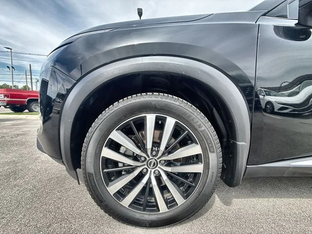 Used 2023 Black Nissan Platinum image 10
