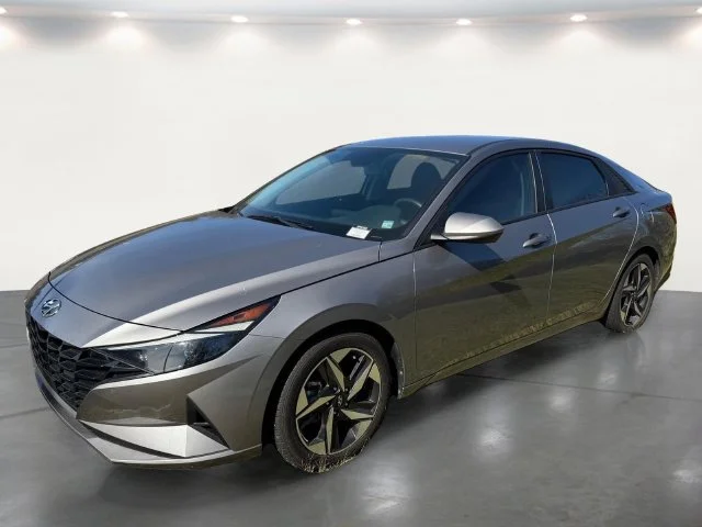 Used 2023 Silver Hyundai SEL image 2