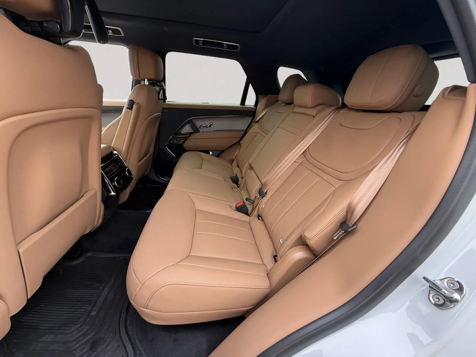 New 2026 Fuji White Land Rover SE image 13