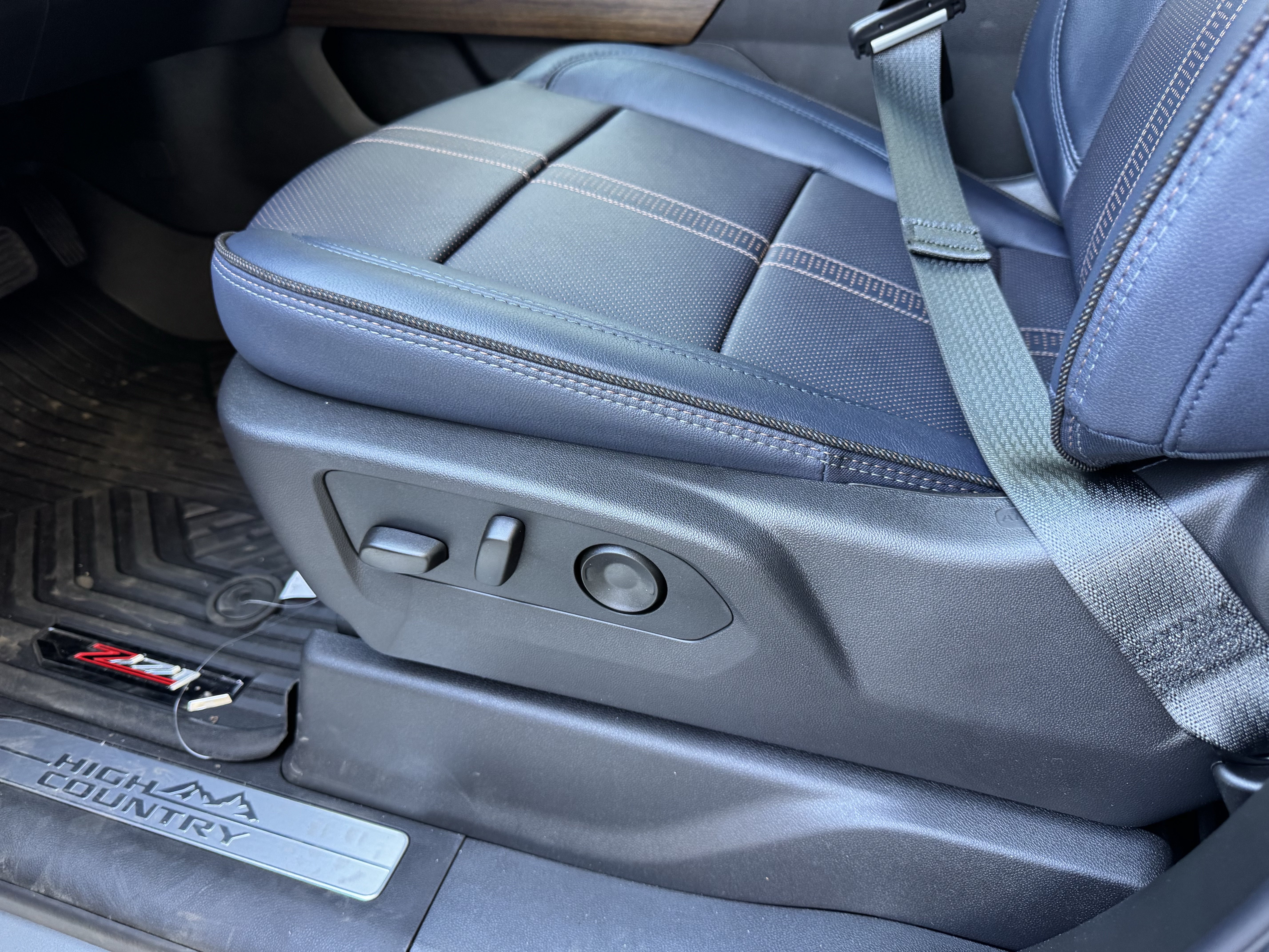 New 2026 Sterling Gray Metallic Chevrolet High Country image 15