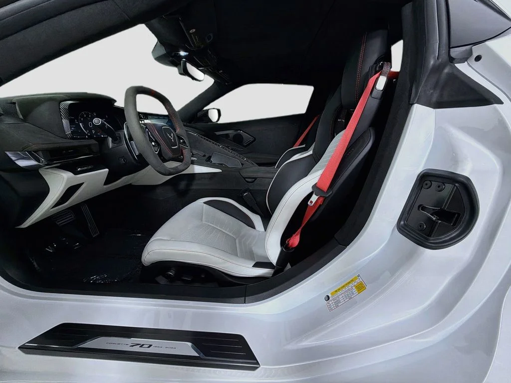Used 2023 White Chevrolet Stingray image 21