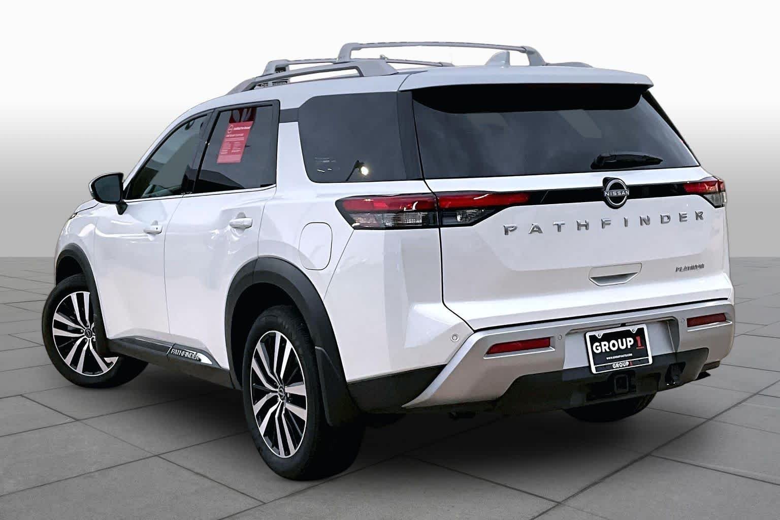 Certified Used 2025 Everest White Pearl Tricoat Nissan Platinum image 11