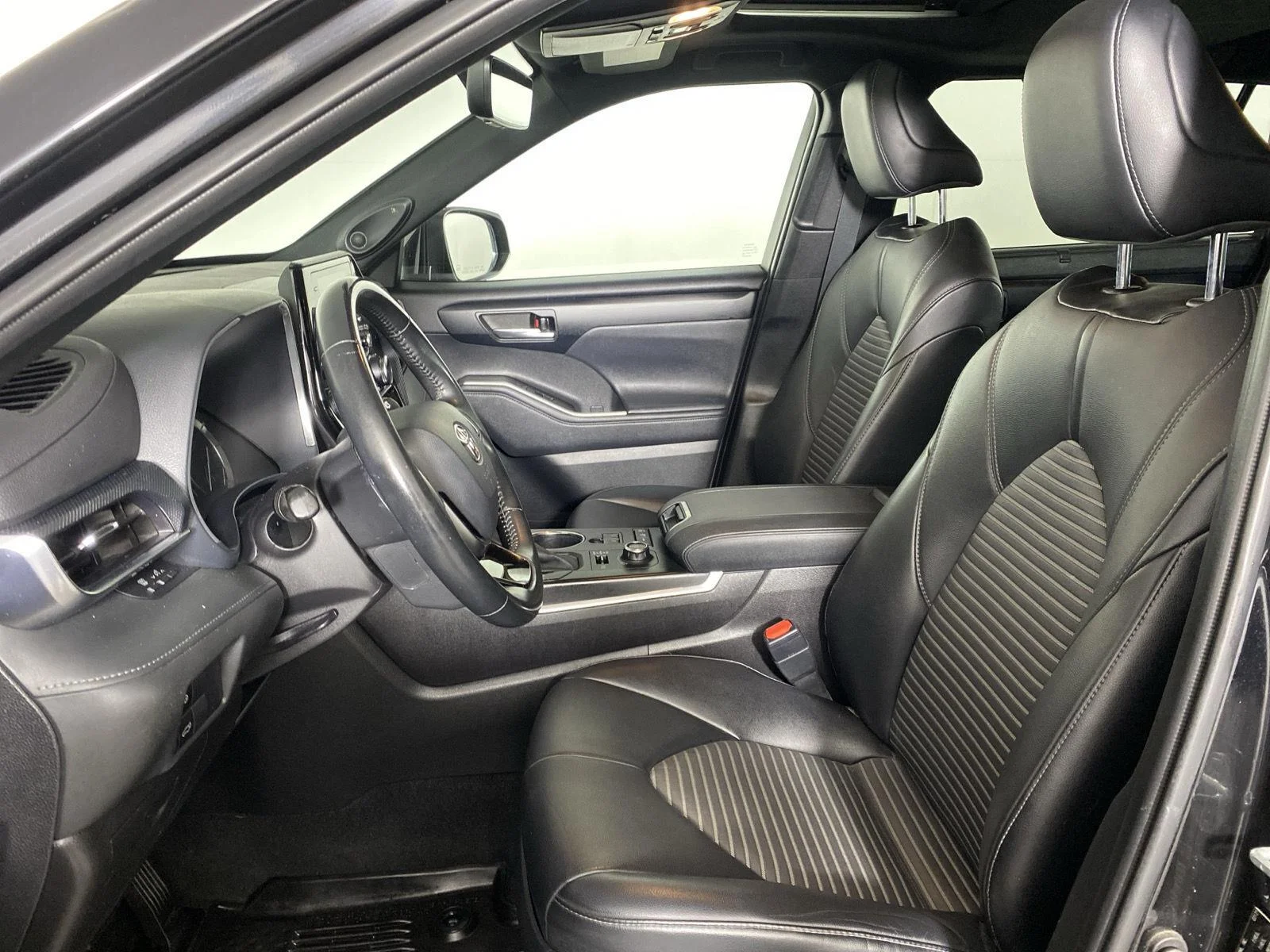 Used 2021 Midnight Black Metallic Toyota XSE image 20