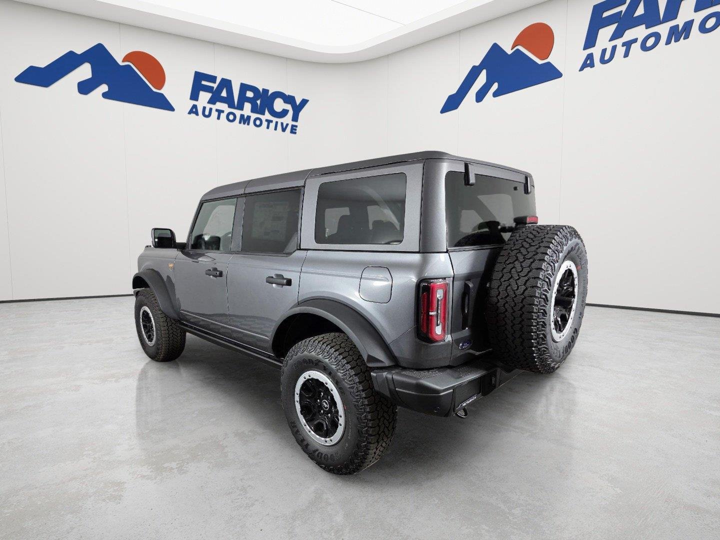 Used 2025 Carbonized Gray Metallic Ford Badlands image 4