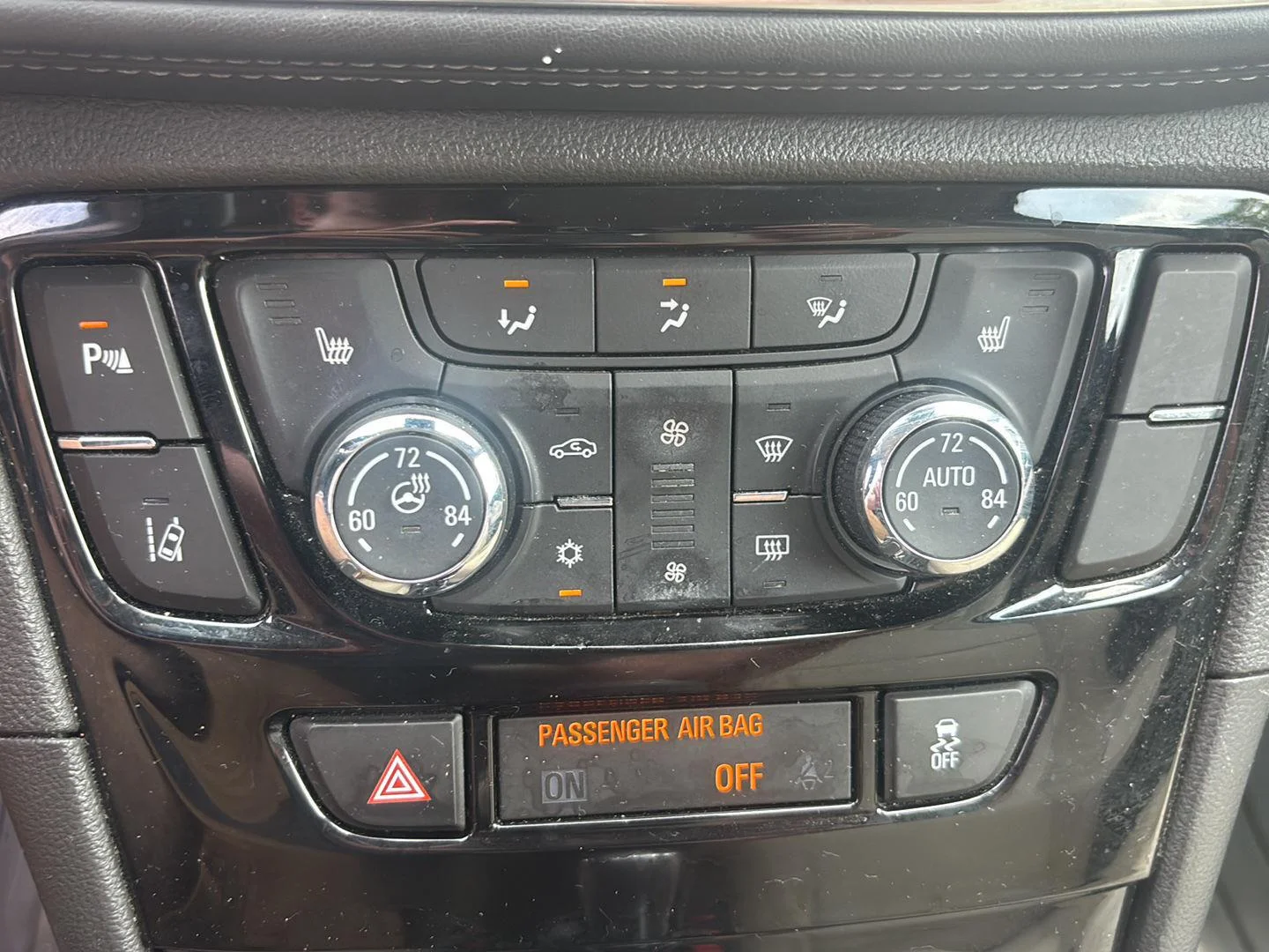 Used 2018 White Frost Tricoat Buick Premium image 13