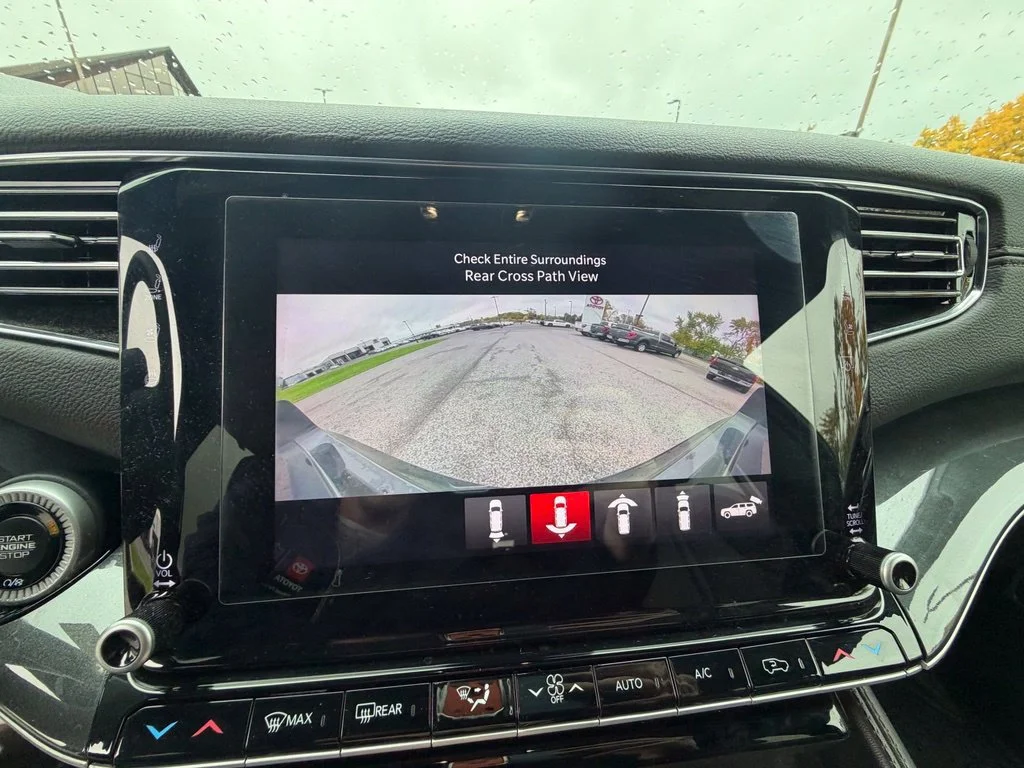 Used 2022 Diamond Black Cry Jeep Series I image 25