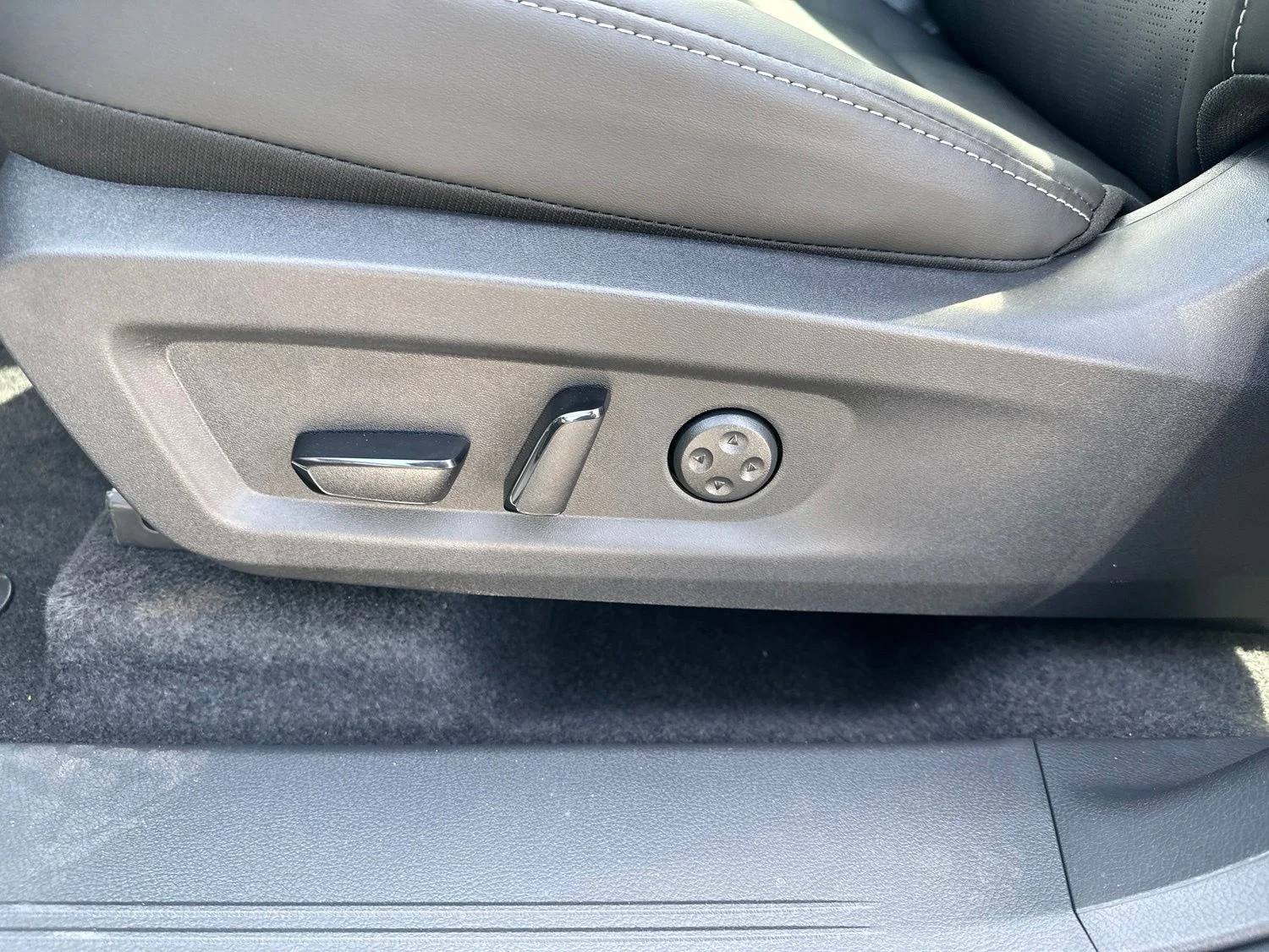 New 2026 Everest White Pearl TriCoat / Super Black Two-tone Nissan Platinum image 14