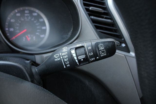 Used 2015 Sparkling Silver Hyundai Base image 13