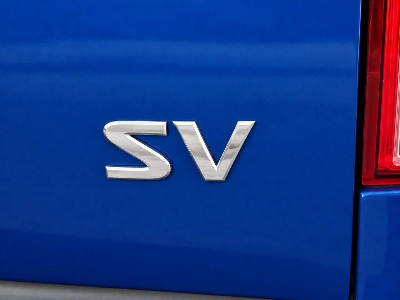 Used 2015 Metallic Blue Nissan S image 8