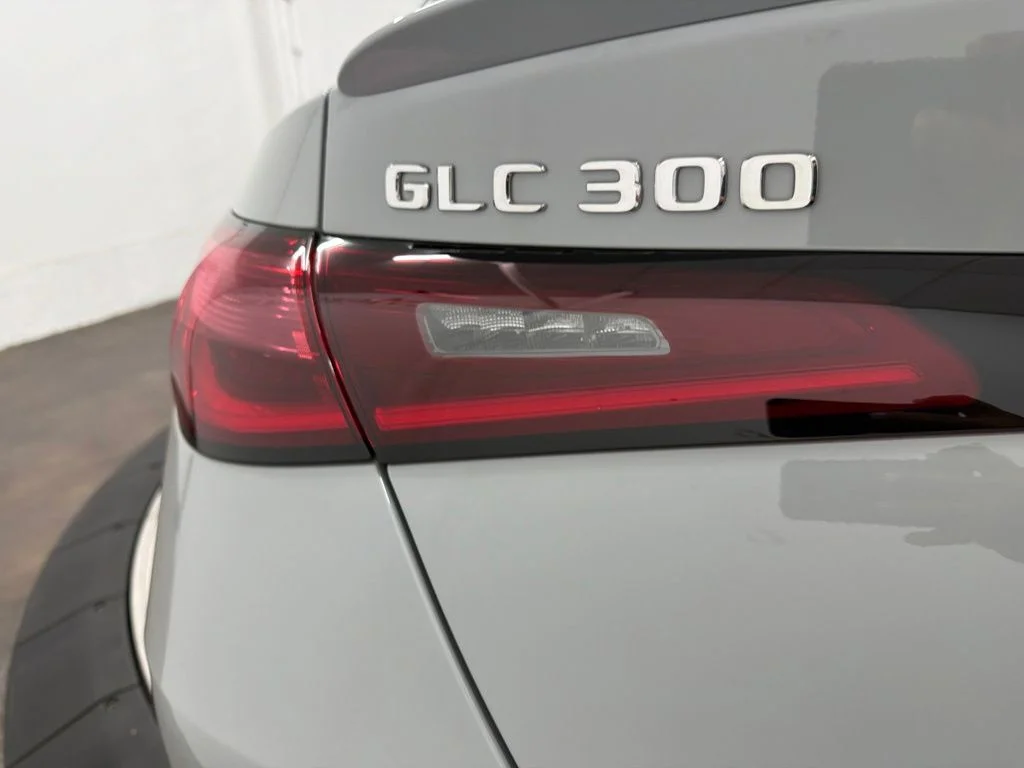 New 2027 White Mercedes-Benz GLC 300 image 11