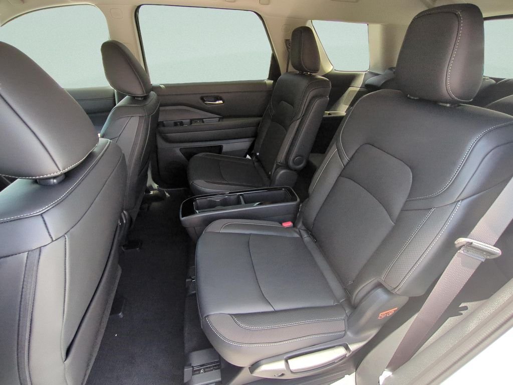 New 2026 Everest White Pearl TriCoat Nissan SL image 10
