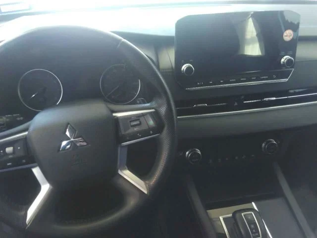 Used 2024 Silver Mitsubishi SE image 2