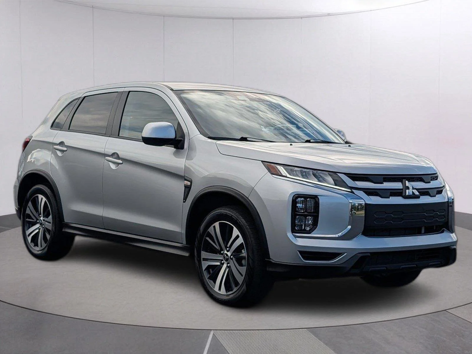 Used 2025 Alloy Silver Metallic Mitsubishi ES image 7