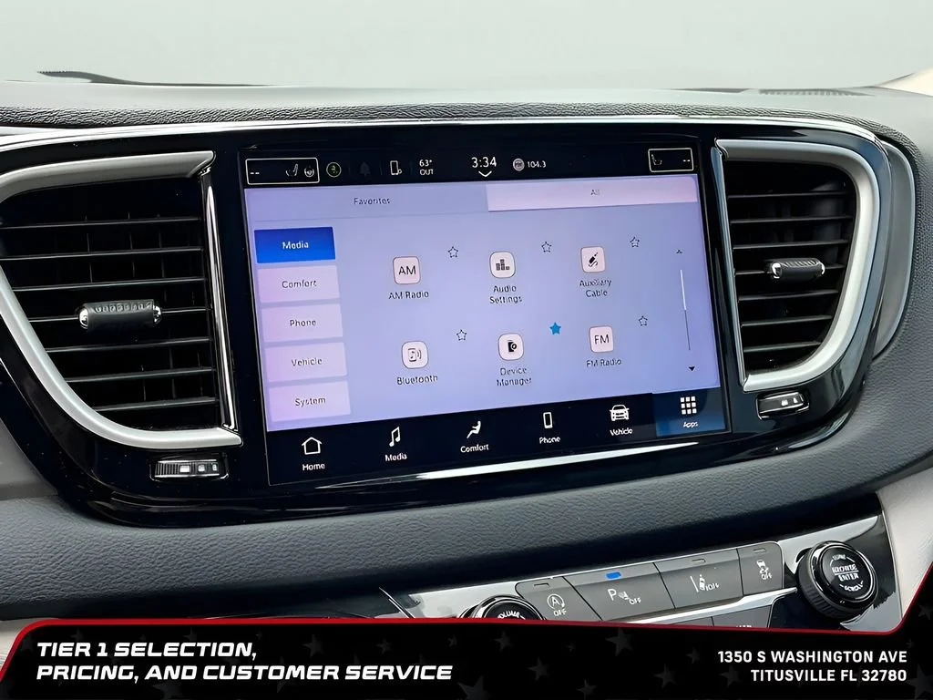 Used 2023 White Chrysler Touring L image 29