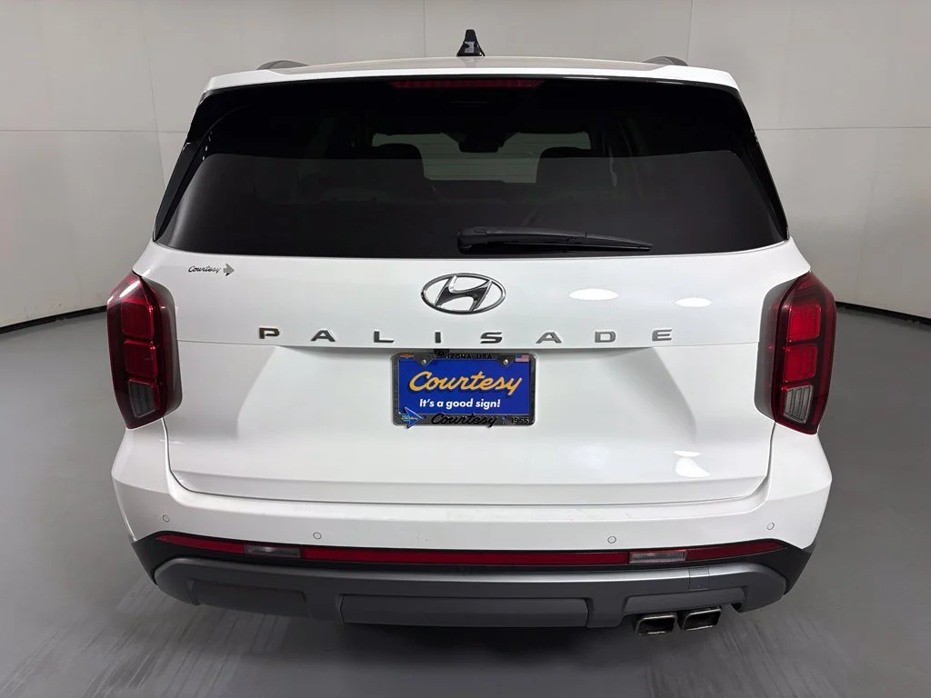 Used 2025 White Hyundai SEL image 7