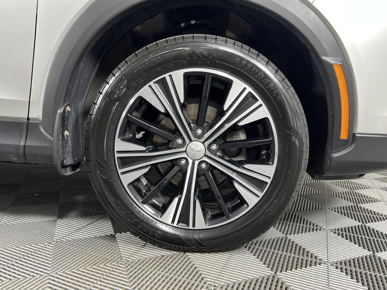 Used 2022 Alloy Silver Metallic Mitsubishi SE image 13