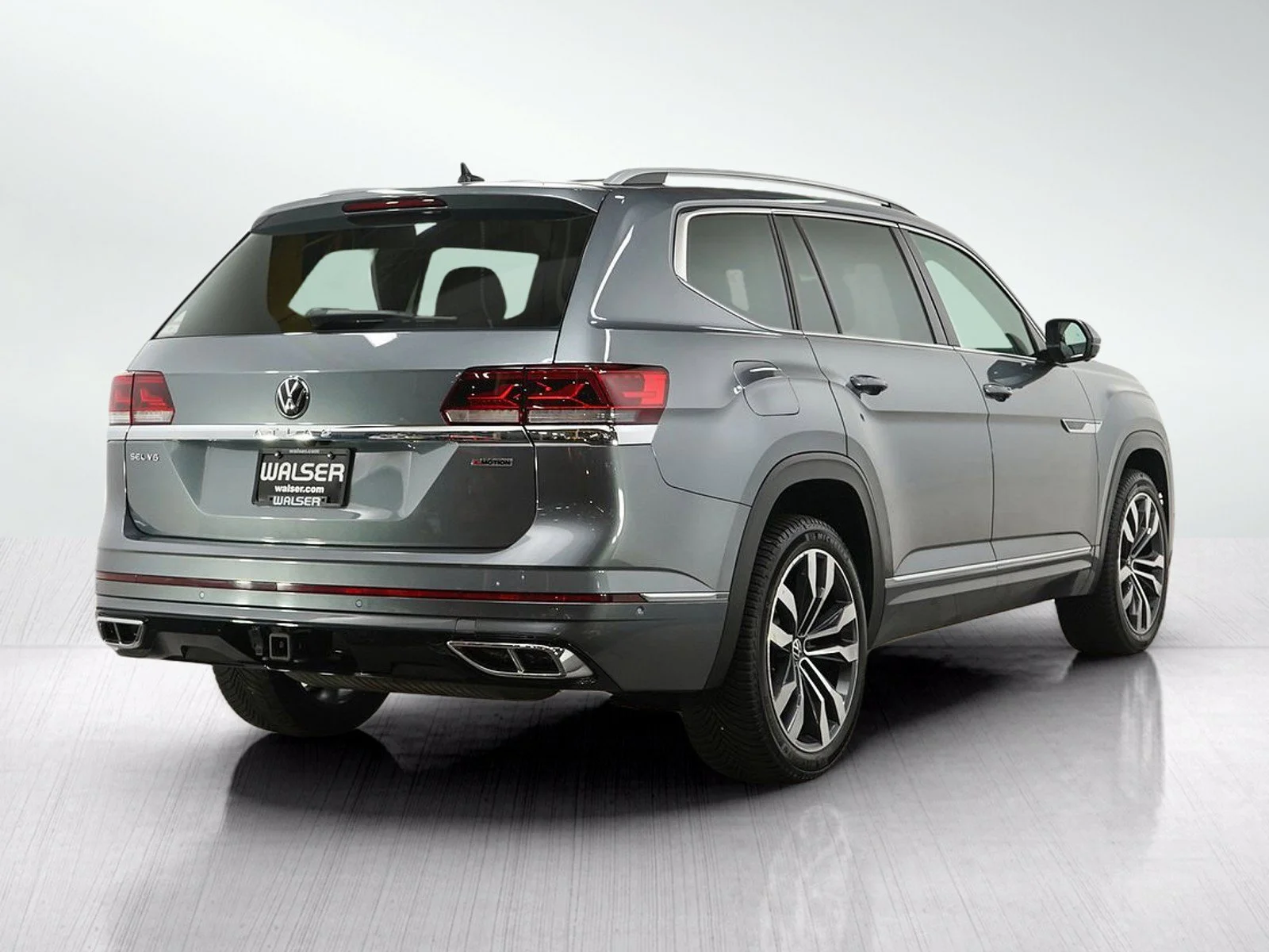 Used 2022 Graphite Volkswagen 4D WAGON 3.6L V6 SEL PREMIUM R-LINE 4MOTION AWD image 5