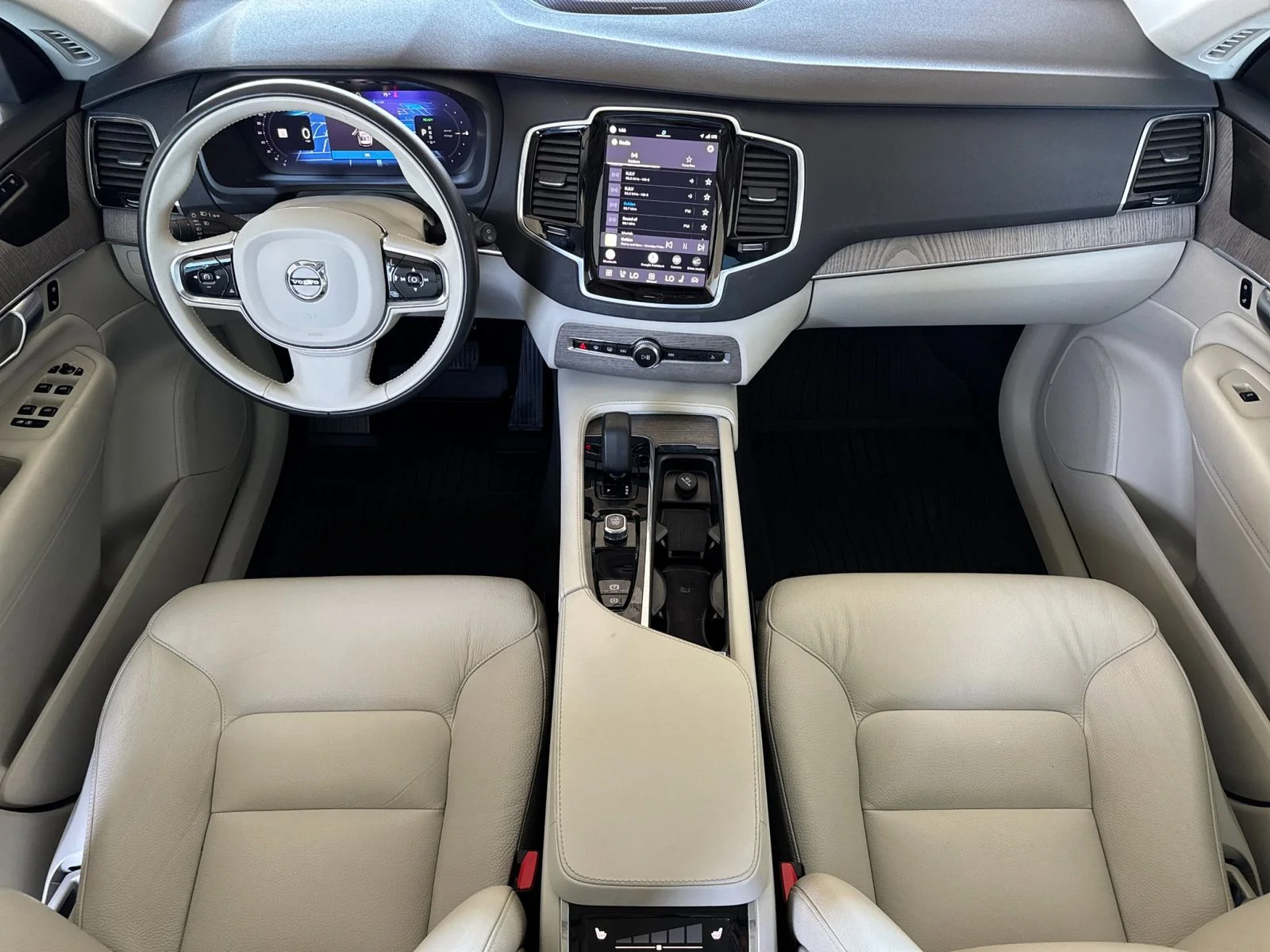 Used 2023 White Volvo T8 Plus Bright Theme 7 Passenger image 4