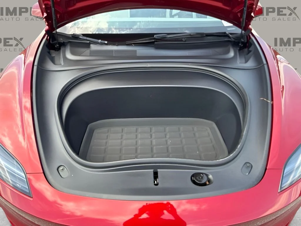 Used 2024  Tesla Base image 32