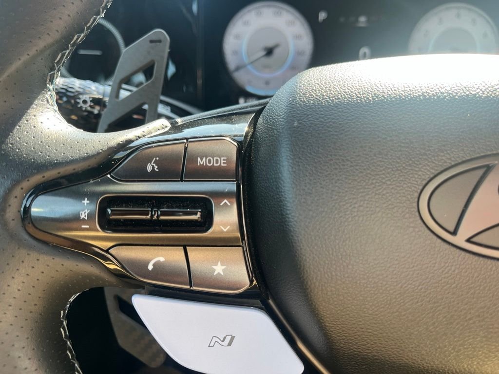 Used 2025 White Hyundai Base image 13