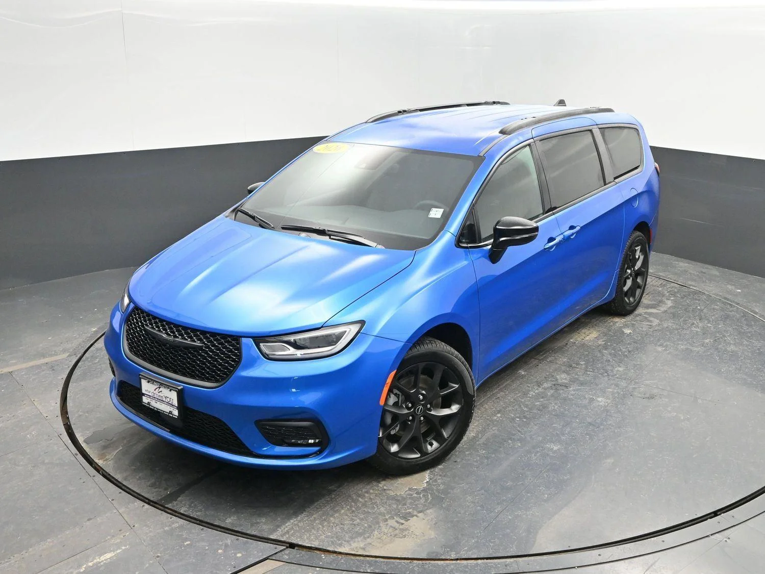 New 2026 Hydro Blue Pearl-Coat Exterior Paint Chrysler Select image 38