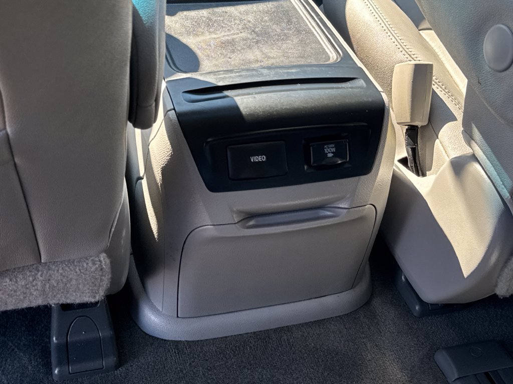 Used 2017 Gray Toyota XLE Premium image 38