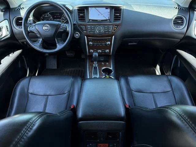 Used 2018 Silver Nissan Platinum image 18