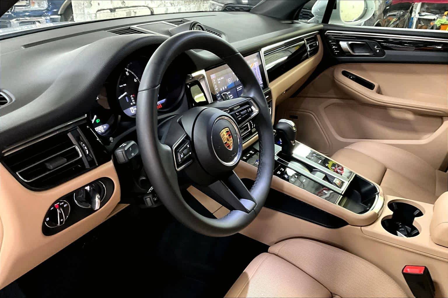 2025 Porsche Macan Base - Photo 17