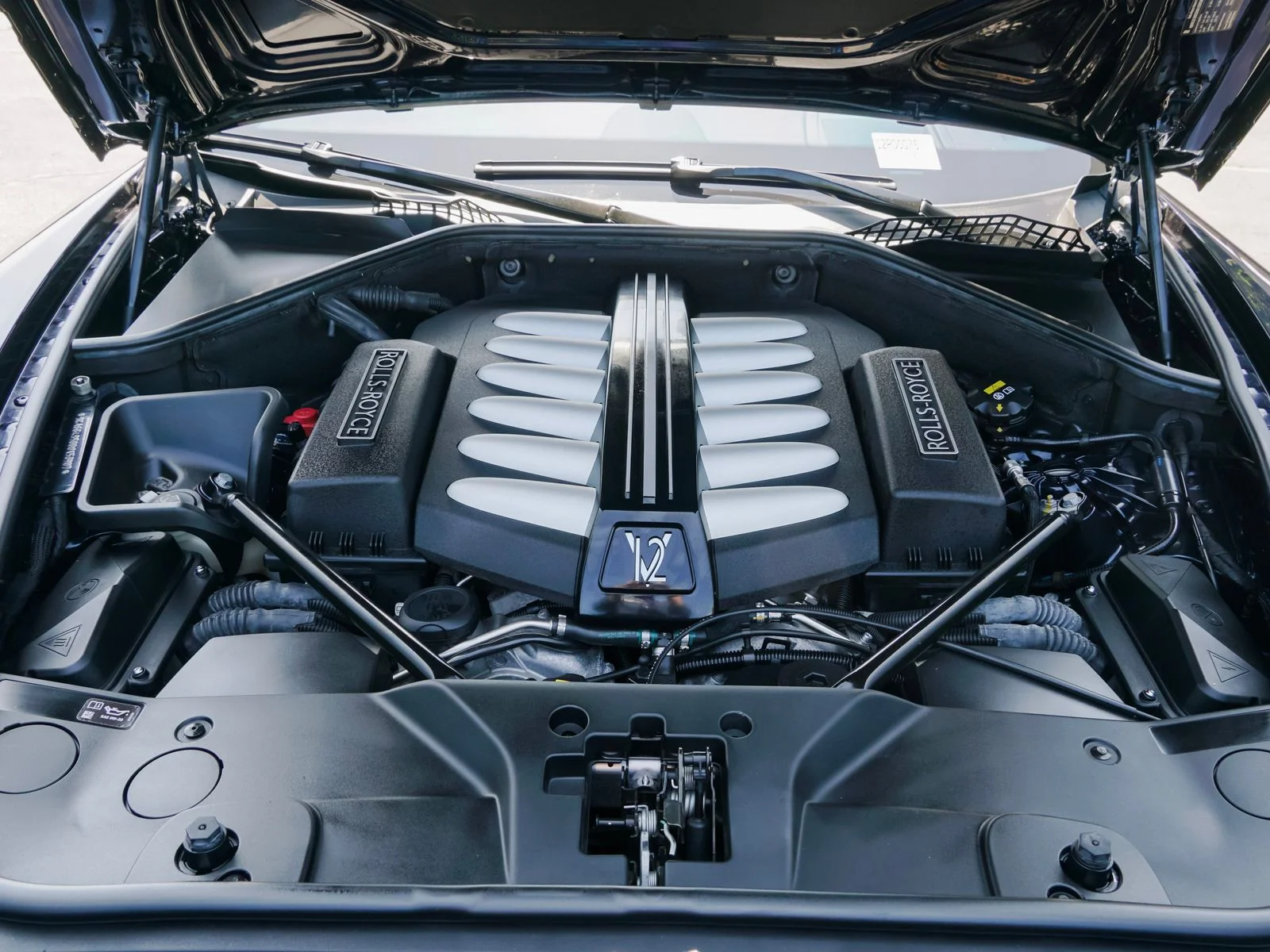 Certified Used 2016 Midnight Sapphire Rolls-Royce  image 29